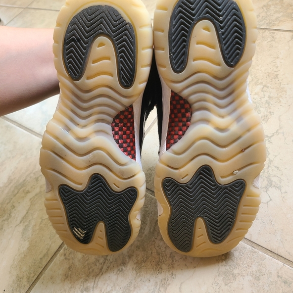 Big kids Jordans Retro 11 low ( black/gym red-white sail - Picture 7 of 7